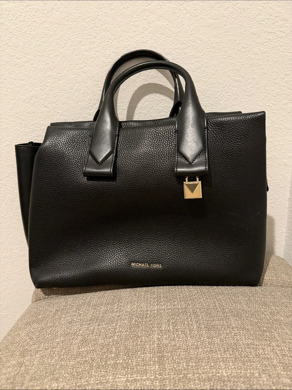 MICHAEL KORS Black Pebbled Leather Satchel with Gold Hardware